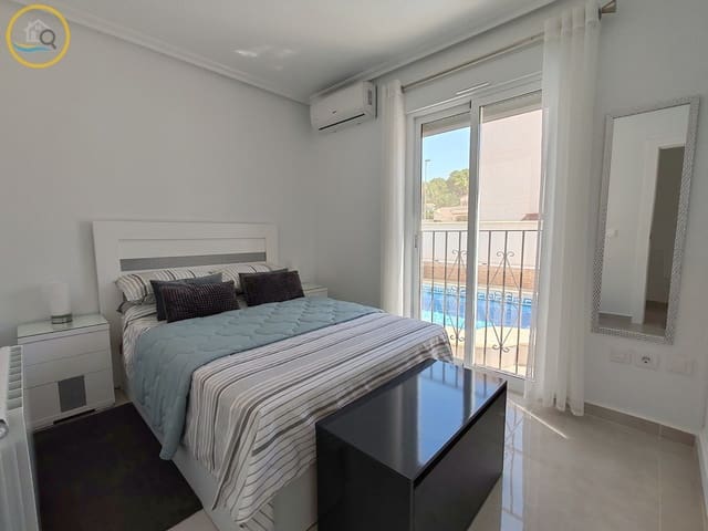 4 slaapkamer Villa te koop in Pinar de Campoverde, Pilar de la Horadada met zwembad garage - € 305.000 (Ref: 10130284)