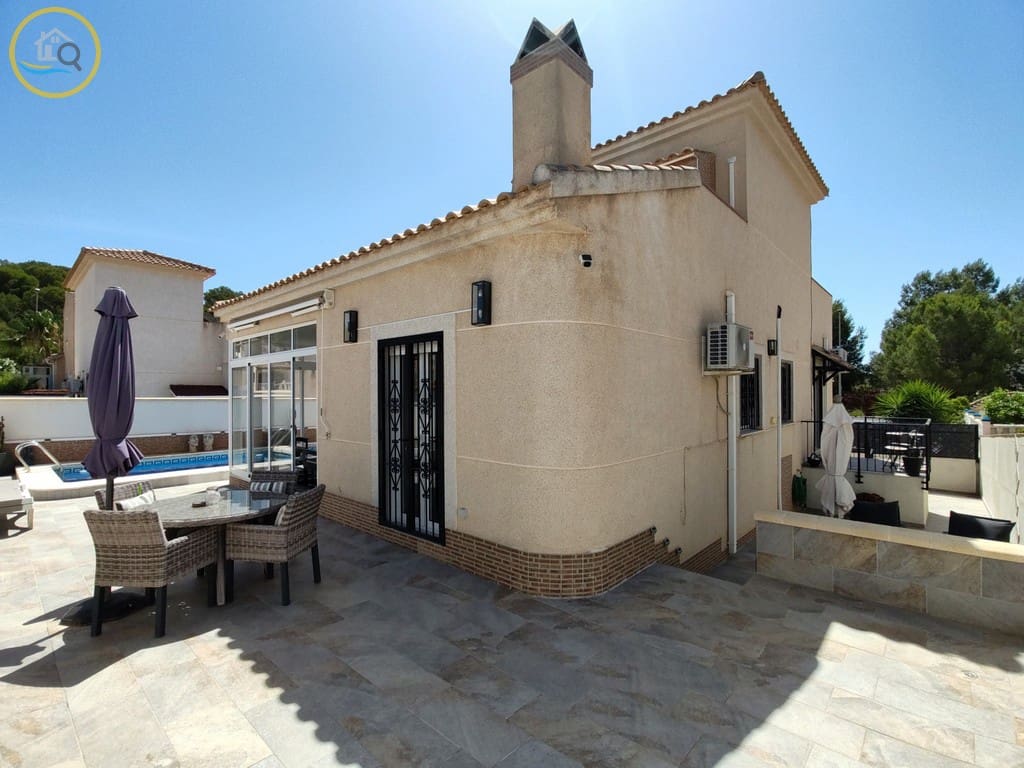 4 slaapkamer Villa te koop in Pinar de Campoverde met zwembad garage - € 305.000 (Ref: 10130284)