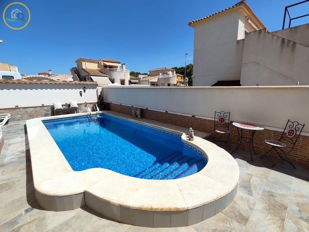 4 slaapkamer Villa te koop in Pinar de Campoverde met zwembad garage - € 305.000 (Ref: 10130284)