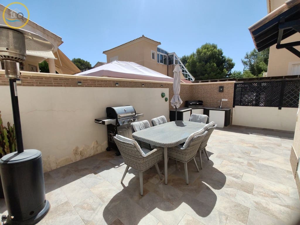 4 slaapkamer Villa te koop in Pinar de Campoverde met zwembad garage - € 305.000 (Ref: 10130284)
