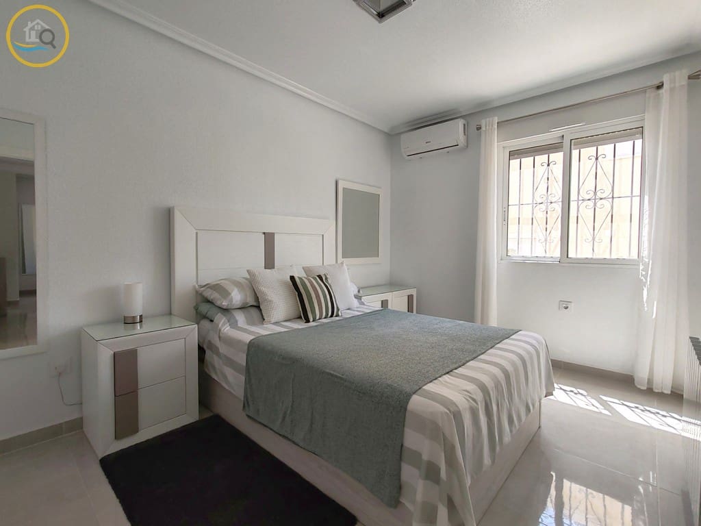 4 slaapkamer Villa te koop in Pinar de Campoverde met zwembad garage - € 305.000 (Ref: 10130284)