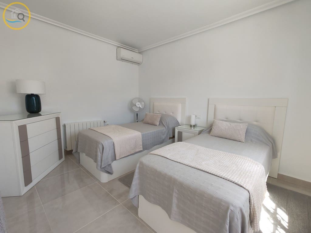 4 slaapkamer Villa te koop in Pinar de Campoverde met zwembad garage - € 305.000 (Ref: 10130284)
