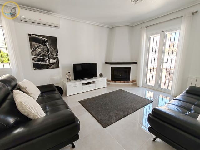 4 slaapkamer Villa te koop in Pinar de Campoverde, Pilar de la Horadada met zwembad garage - € 305.000 (Ref: 10130284)