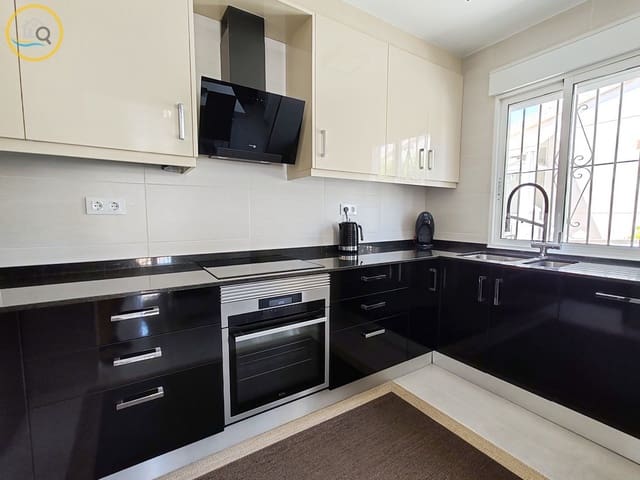 4 slaapkamer Villa te koop in Pinar de Campoverde, Pilar de la Horadada met zwembad garage - € 305.000 (Ref: 10130284)