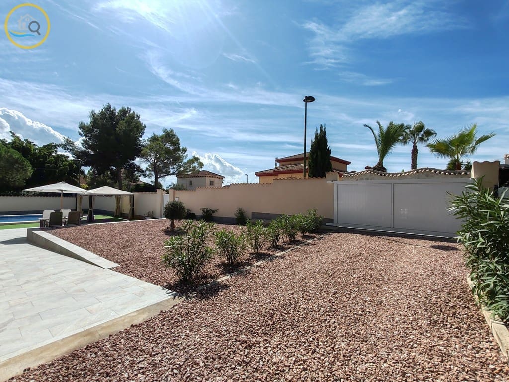 3 soverom Villa til salgs i Pinar de Campoverde med svømmebasseng garasje - € 450 000 (Ref: 10163490)