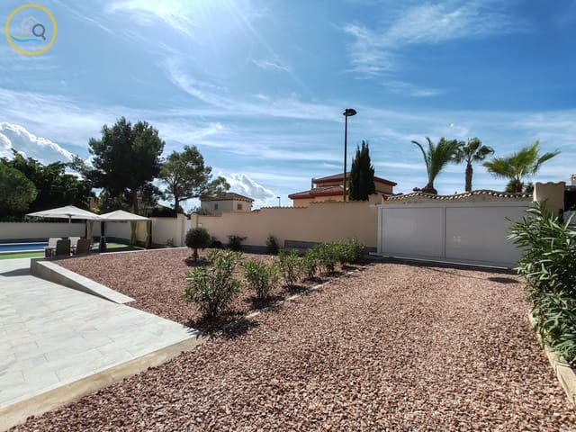 3 slaapkamer Villa te koop in Pinar de Campoverde, Pilar de la Horadada met zwembad garage - € 450.000 (Ref: 10163490)