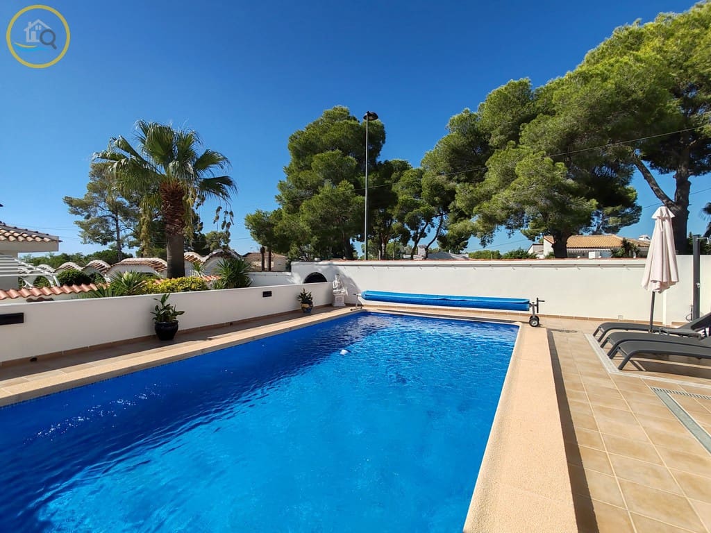 4 soveværelse Villa til salg i Pinar de Campoverde med swimmingpool - € 650.000 (Ref: 10163493)
