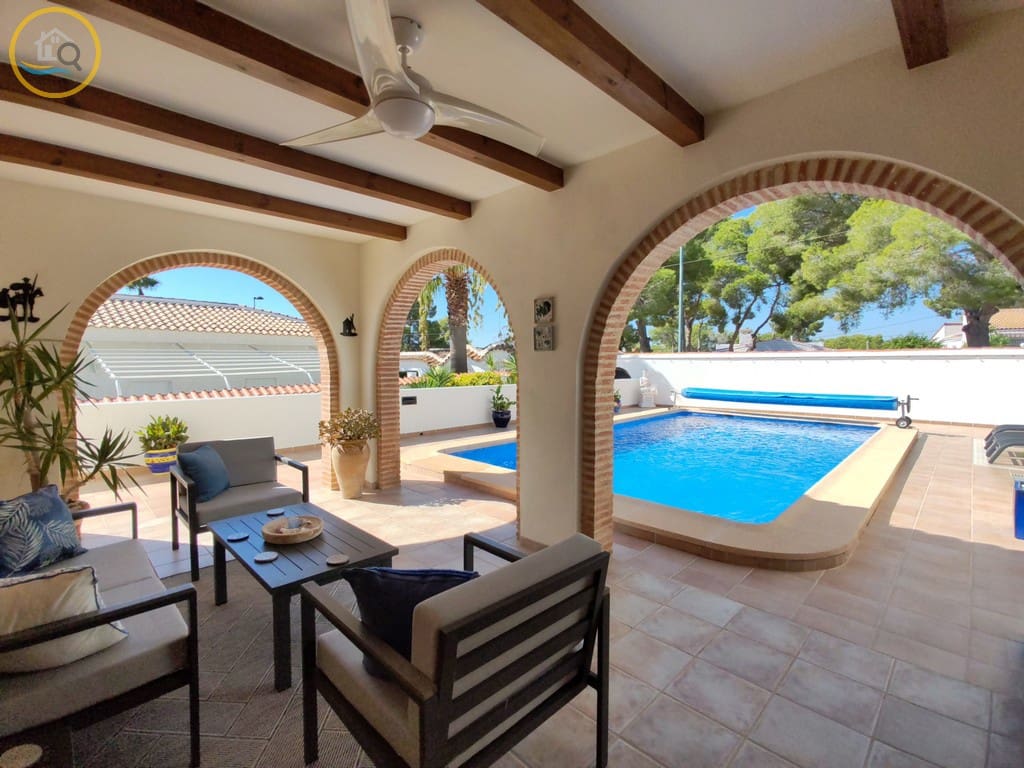 4 soveværelse Villa til salg i Pinar de Campoverde med swimmingpool - € 650.000 (Ref: 10163493)