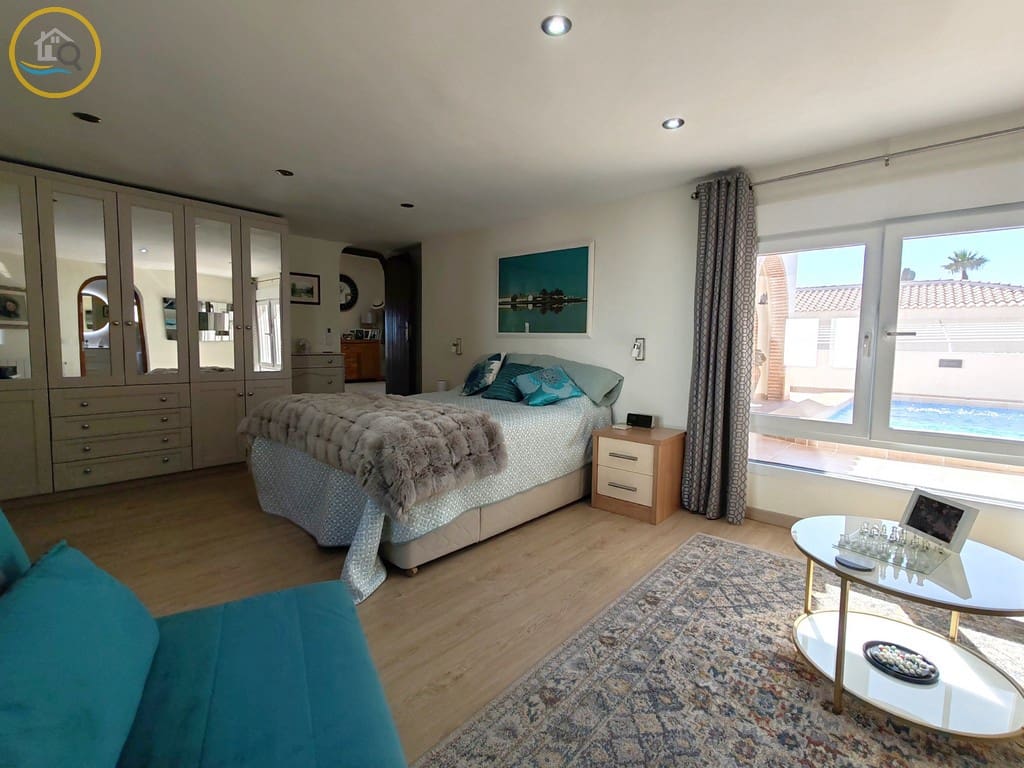 4 soveværelse Villa til salg i Pinar de Campoverde med swimmingpool - € 650.000 (Ref: 10163493)