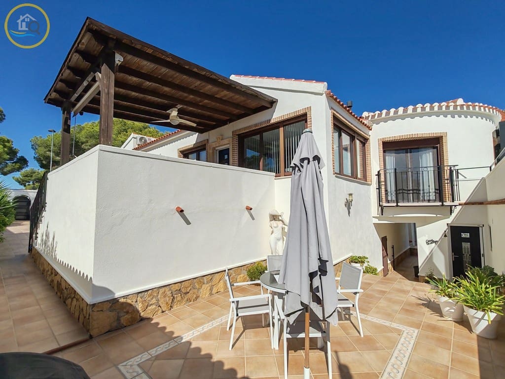 4 soveværelse Villa til salg i Pinar de Campoverde med swimmingpool - € 650.000 (Ref: 10163493)