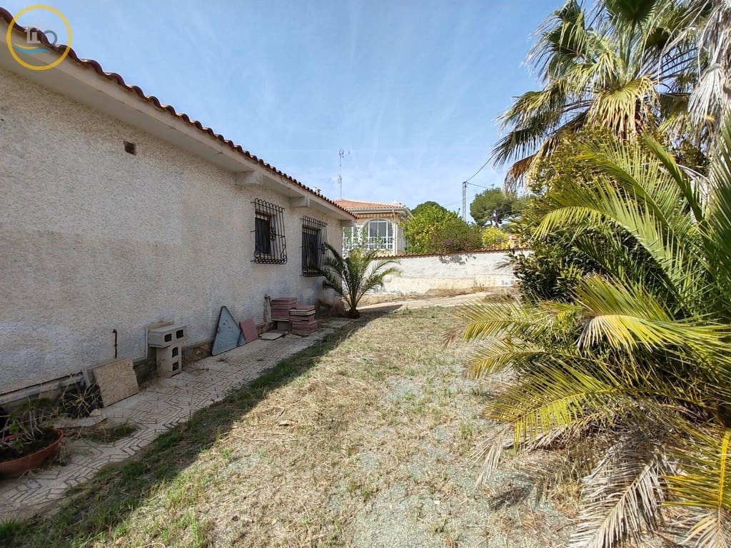 Chalet de 3 habitaciones en Pinar de Campoverde en venta con garaje - 490.000 € (Ref: 8182631)