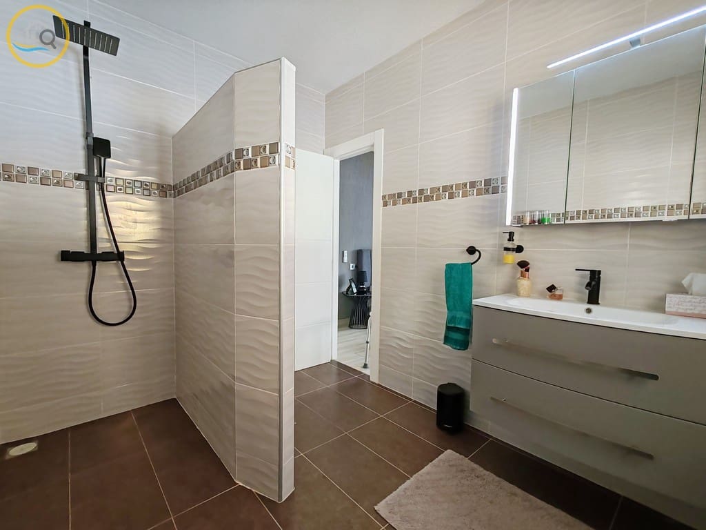 4 makuuhuone Huvila myytävänä paikassa Pinar de Campoverde mukana uima-altaan - 439 998 € (Ref: 8623037)