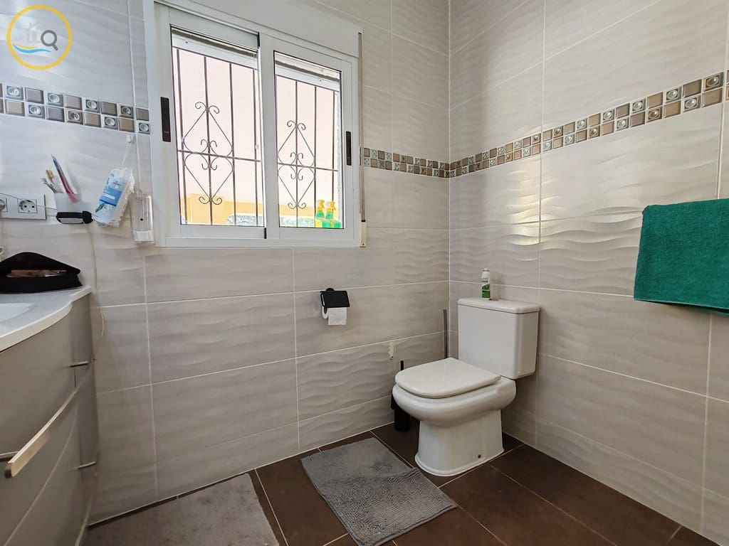 4 makuuhuone Huvila myytävänä paikassa Pinar de Campoverde mukana uima-altaan - 439 998 € (Ref: 8623037)