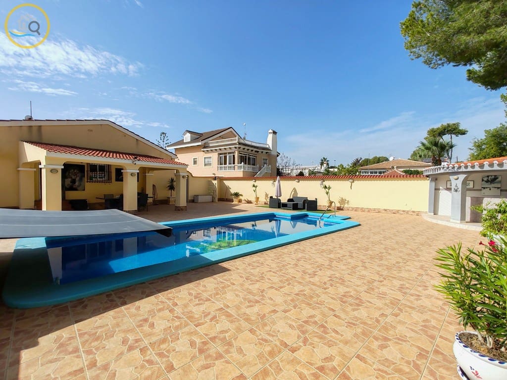 4 makuuhuone Huvila myytävänä paikassa Pinar de Campoverde mukana uima-altaan - 439 998 € (Ref: 8623037)