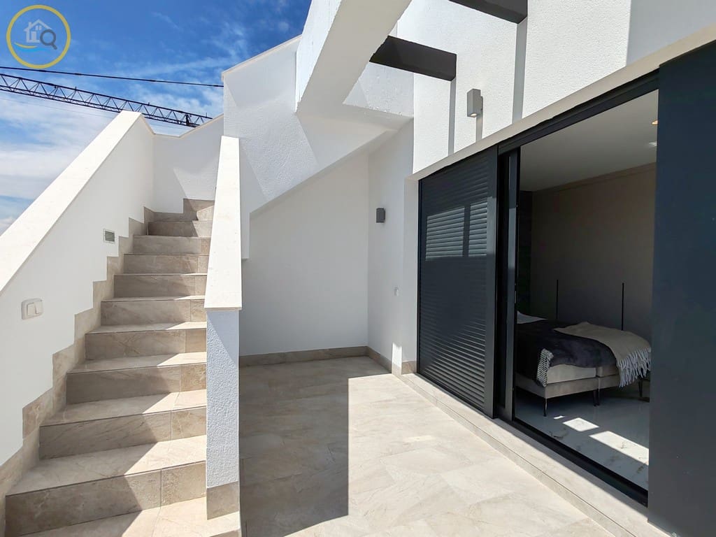 3 bedroom Villa for sale in Pilar de la Horadada with pool garage - € 389,000 (Ref: 8904060)