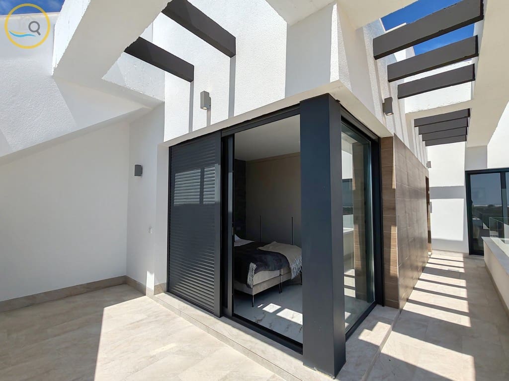 3 bedroom Villa for sale in Pilar de la Horadada with pool garage - € 389,000 (Ref: 8904060)