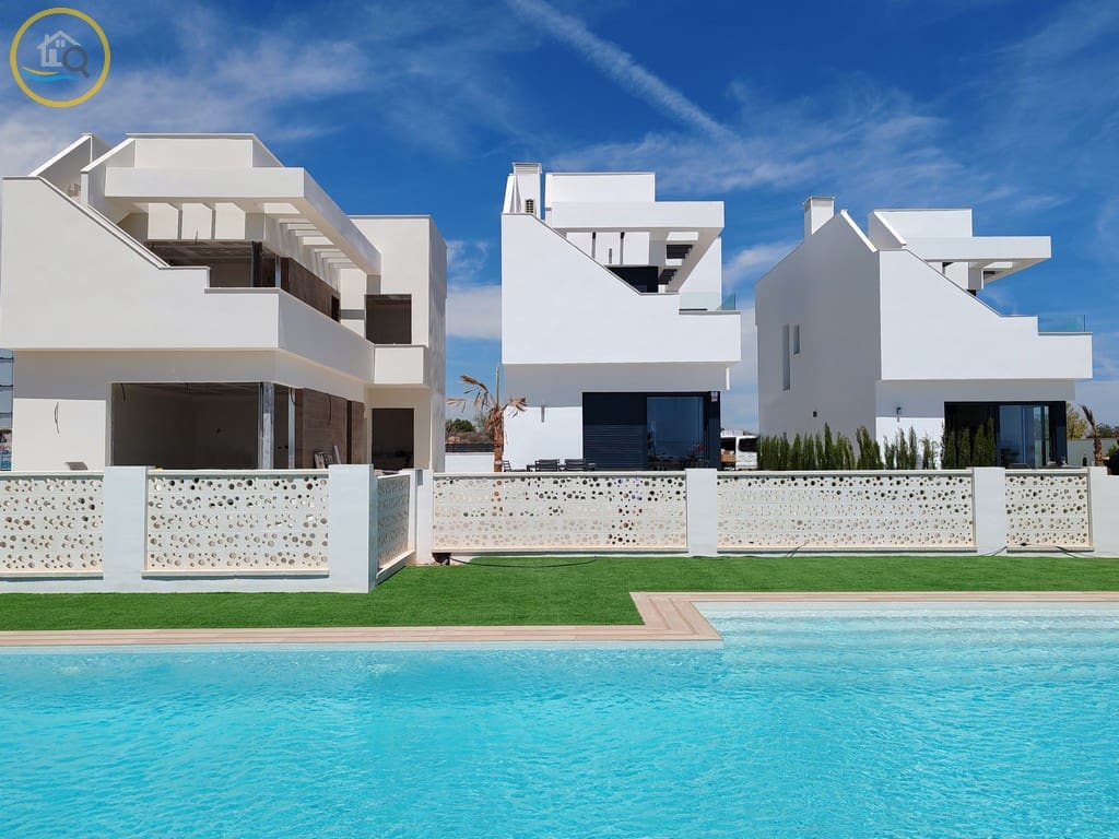 3 bedroom Villa for sale in Pilar de la Horadada with pool garage - € 389,000 (Ref: 8904060)
