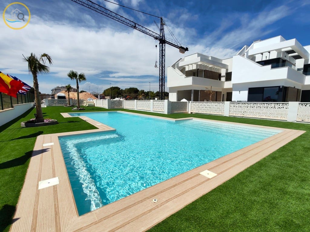 3 bedroom Villa for sale in Pilar de la Horadada with pool garage - € 389,000 (Ref: 8904060)