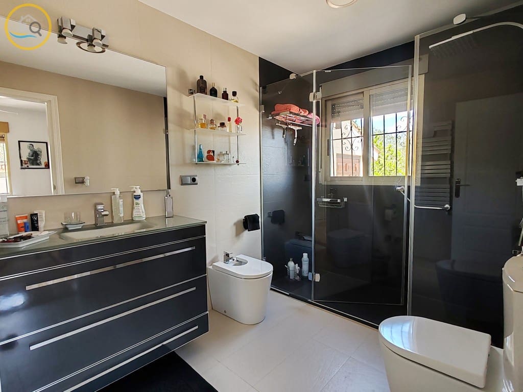 3 sypialnia Willa na sprzedaż w Pilar de la Horadada z basenem garażem - 435 000 € (Ref: 8960764)