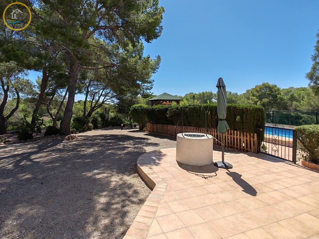 4 soveværelse Villa til salg i Pinar de Campoverde med swimmingpool garage - € 625.000 (Ref: 9227820)