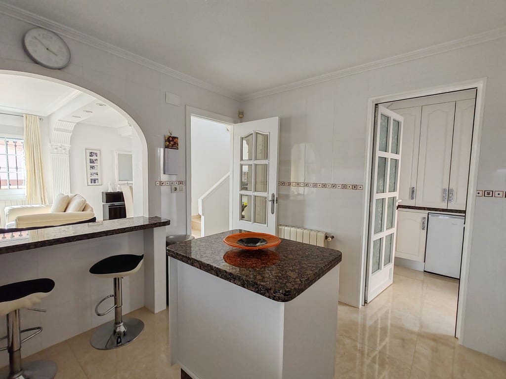 3 sypialnia Willa na sprzedaż w Pinar de Campoverde z basenem garażem - 397 500 € (Ref: 9369039)