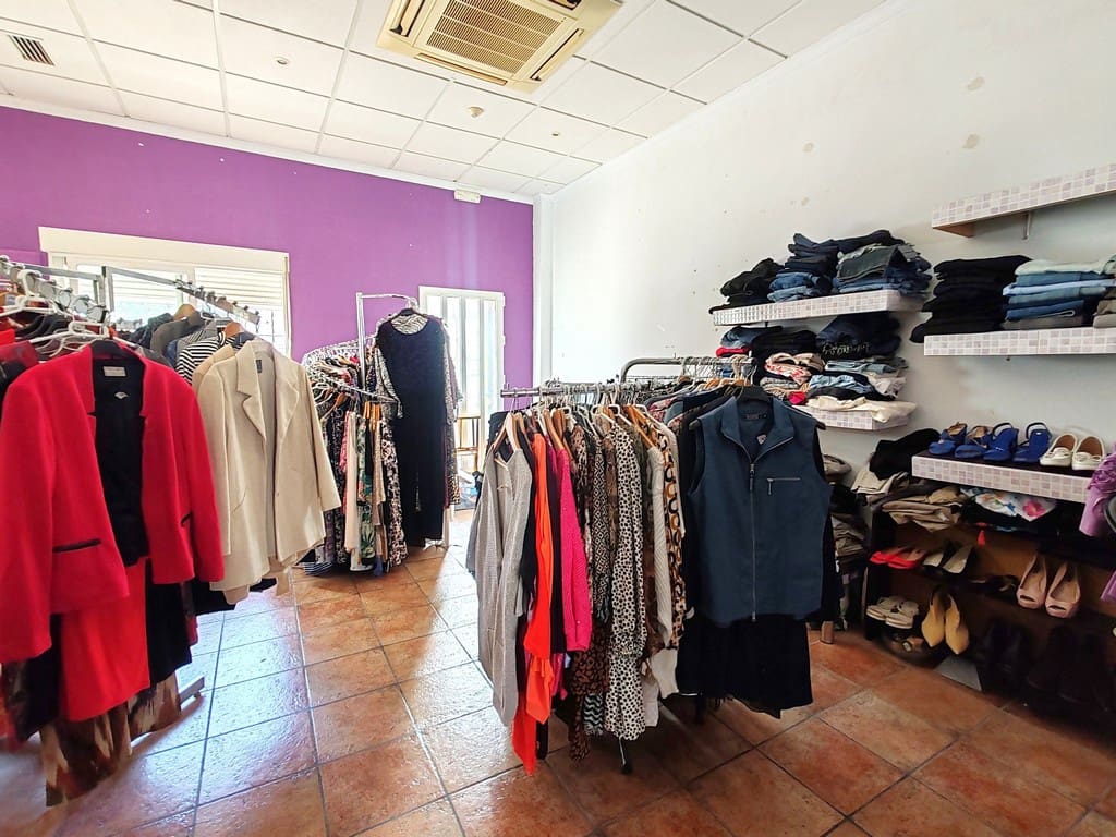 Business for rent in Pinar de Campoverde with garage - € 850 (Ref: 9372209)