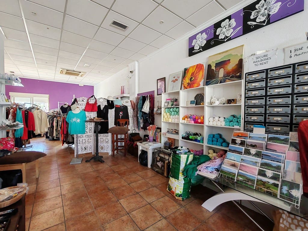 Business for rent in Pinar de Campoverde with garage - € 850 (Ref: 9372209)