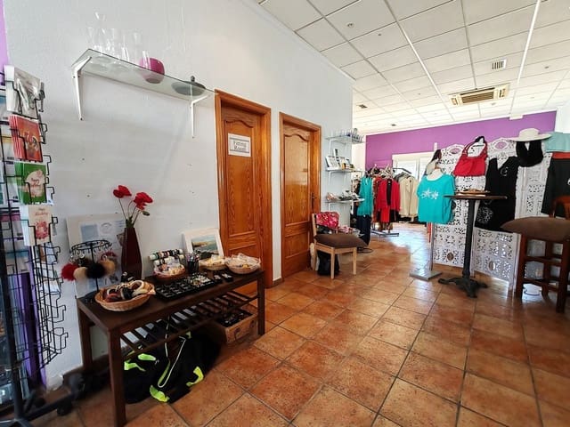 Business for rent in Pinar de Campoverde, Pilar de la Horadada with garage - € 850 (Ref: 9372209)