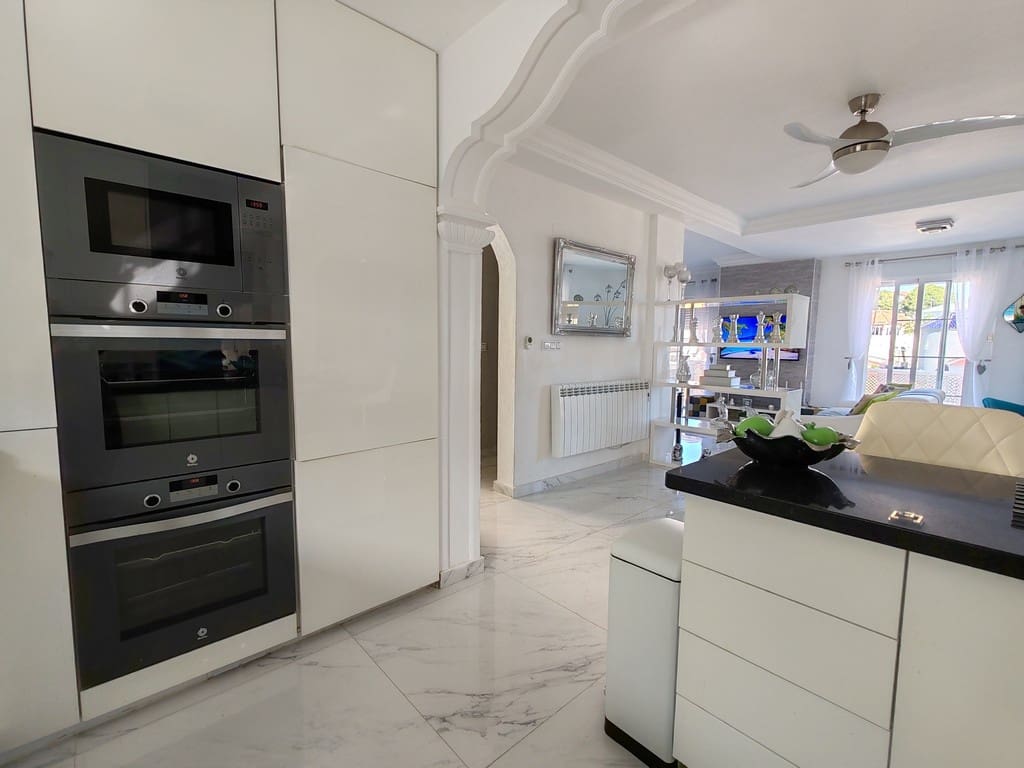 3 bedroom Villa for sale in Orihuela Costa with pool garage - € 489,900 (Ref: 9378359)