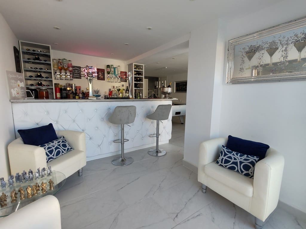 3 bedroom Villa for sale in Orihuela Costa with pool garage - € 489,900 (Ref: 9378359)