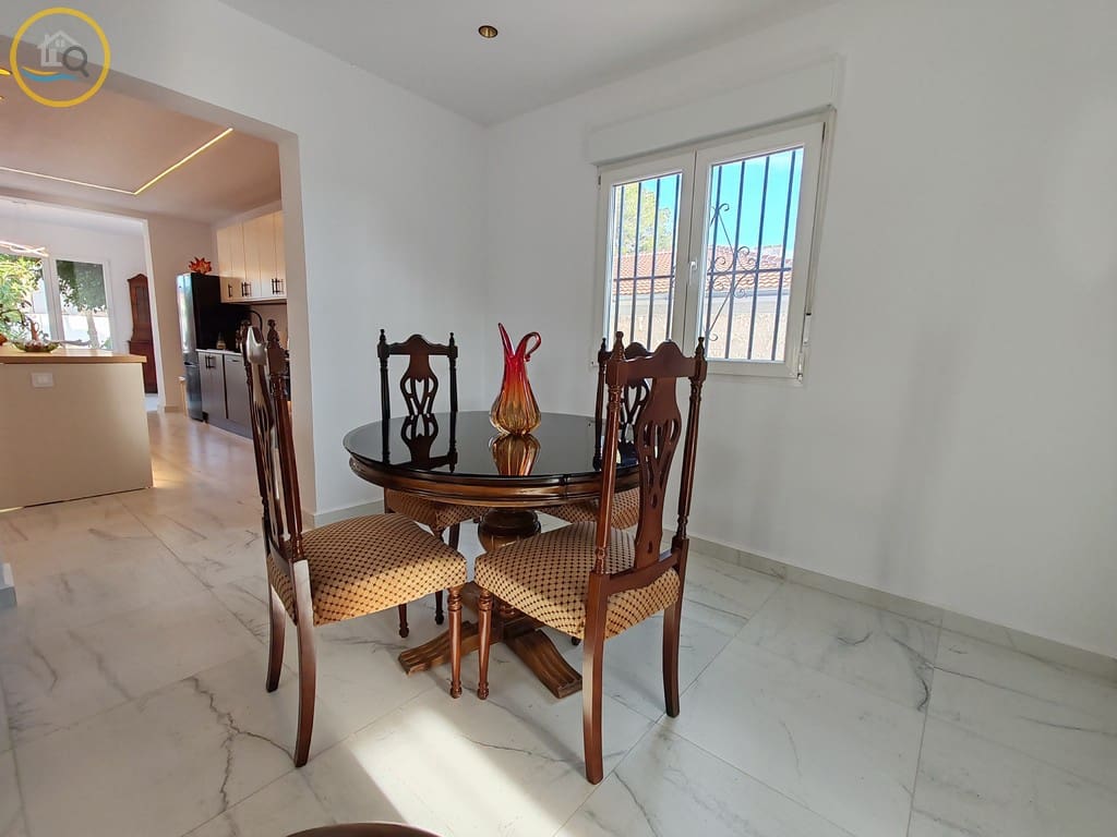 6 makuuhuone Huvila myytävänä paikassa Pinar de Campoverde mukana uima-altaan 
autotalli - 569 000 € (Ref: 9379902)