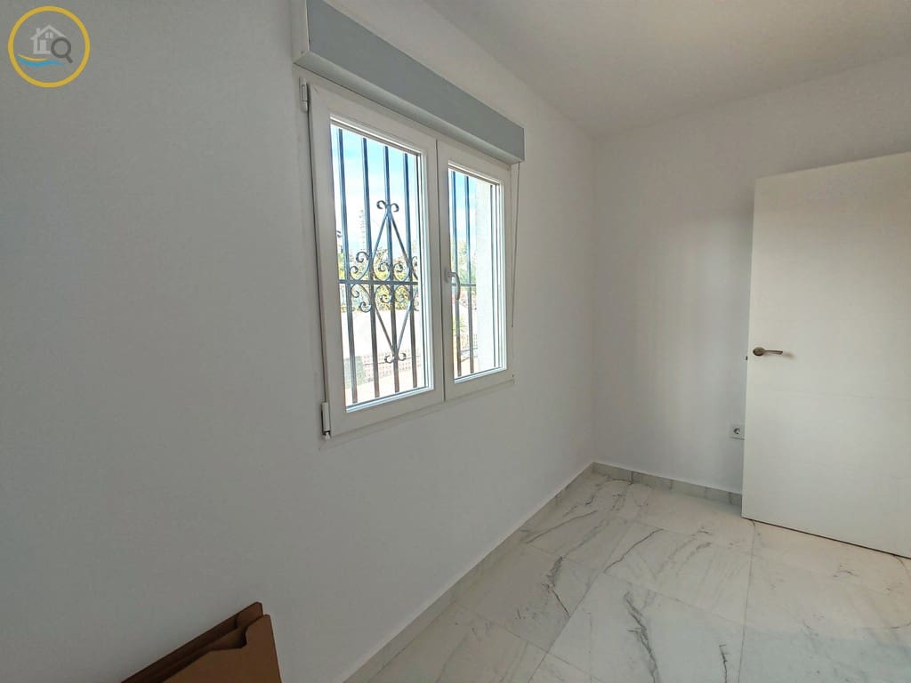 6 makuuhuone Huvila myytävänä paikassa Pinar de Campoverde mukana uima-altaan 
autotalli - 569 000 € (Ref: 9379902)