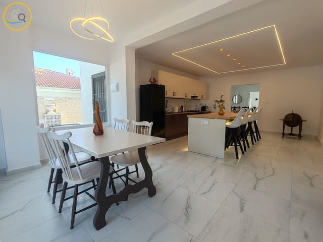 6 makuuhuone Huvila myytävänä paikassa Pinar de Campoverde, Pilar de la Horadada mukana uima-altaan 
autotalli - 569 000 € (Ref: 9379902)