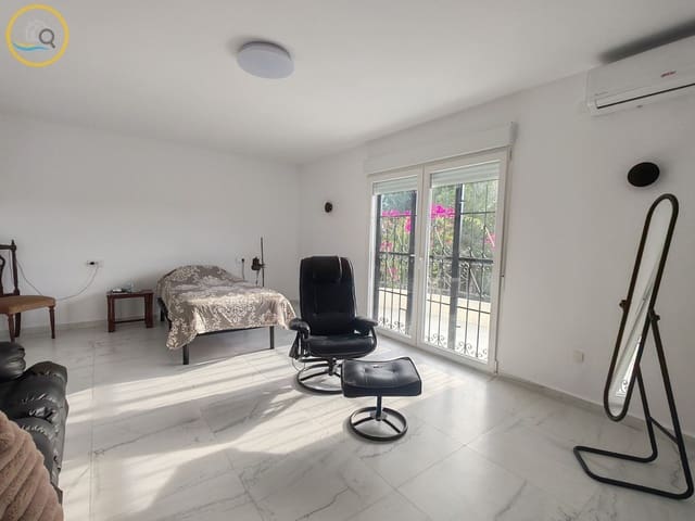 6 makuuhuone Huvila myytävänä paikassa Pinar de Campoverde, Pilar de la Horadada mukana uima-altaan 
autotalli - 569 000 € (Ref: 9379902)