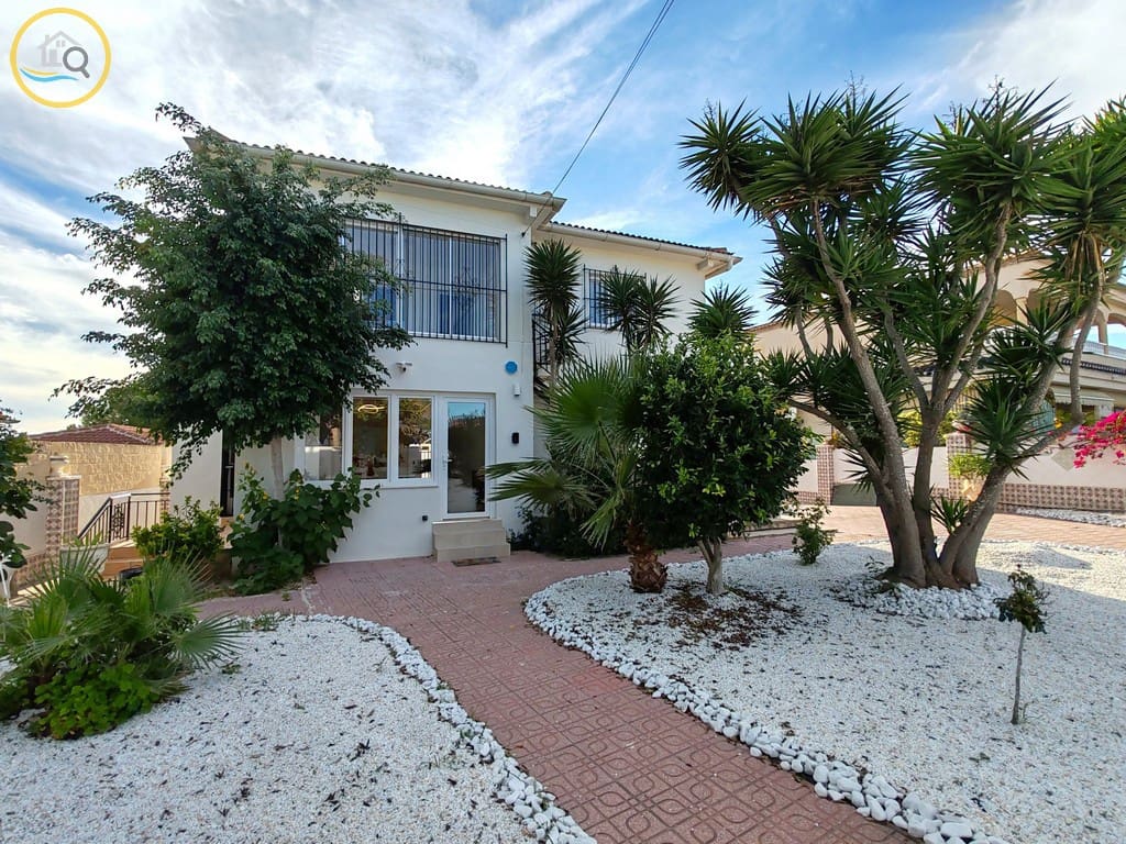 6 makuuhuone Huvila myytävänä paikassa Pinar de Campoverde mukana uima-altaan 
autotalli - 569 000 € (Ref: 9379902)