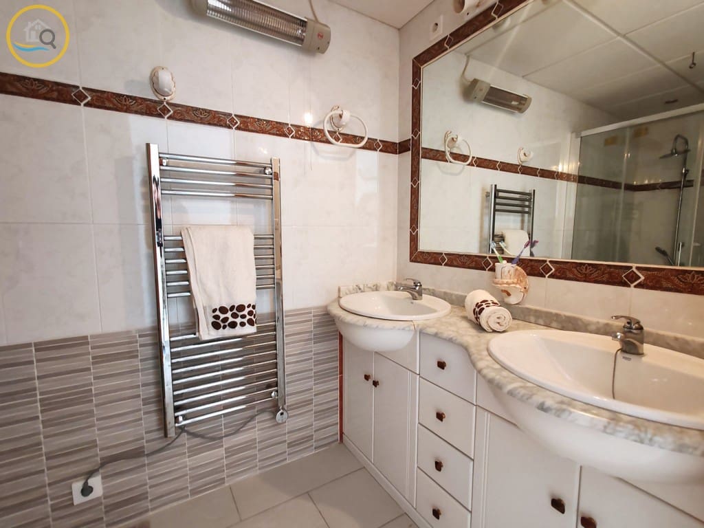 Adosado de 3 habitaciones en Playa Flamenca en venta con piscina - 154.000 € (Ref: 9628353)