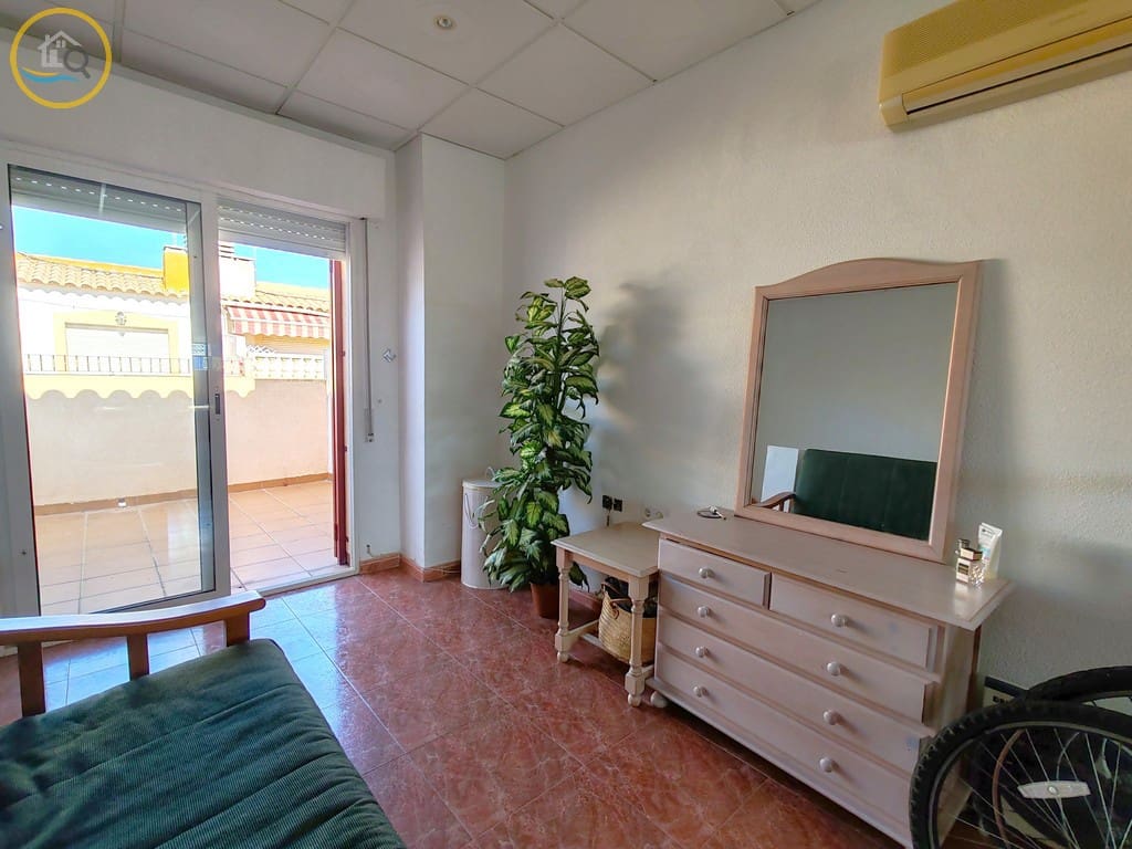 Adosado de 3 habitaciones en Playa Flamenca en venta con piscina - 154.000 € (Ref: 9628353)