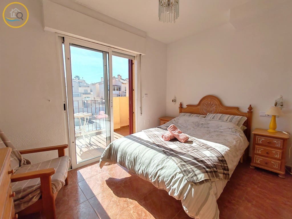 Adosado de 3 habitaciones en Playa Flamenca en venta con piscina - 154.000 € (Ref: 9628353)