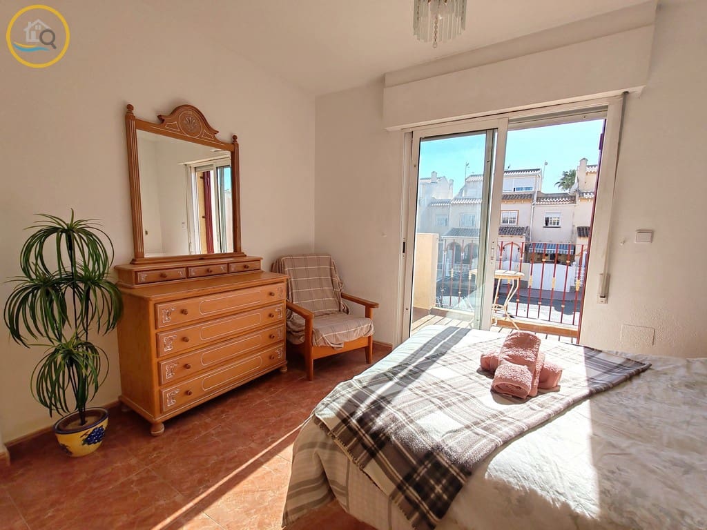 Adosado de 3 habitaciones en Playa Flamenca en venta con piscina - 154.000 € (Ref: 9628353)