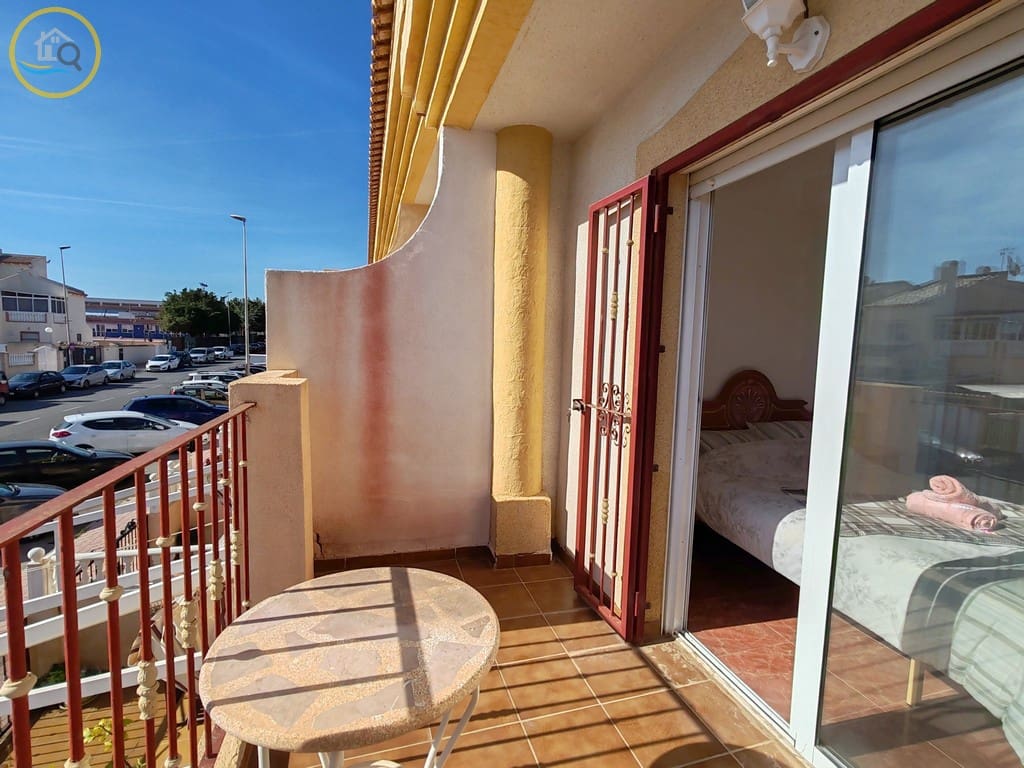 Adosado de 3 habitaciones en Playa Flamenca en venta con piscina - 154.000 € (Ref: 9628353)