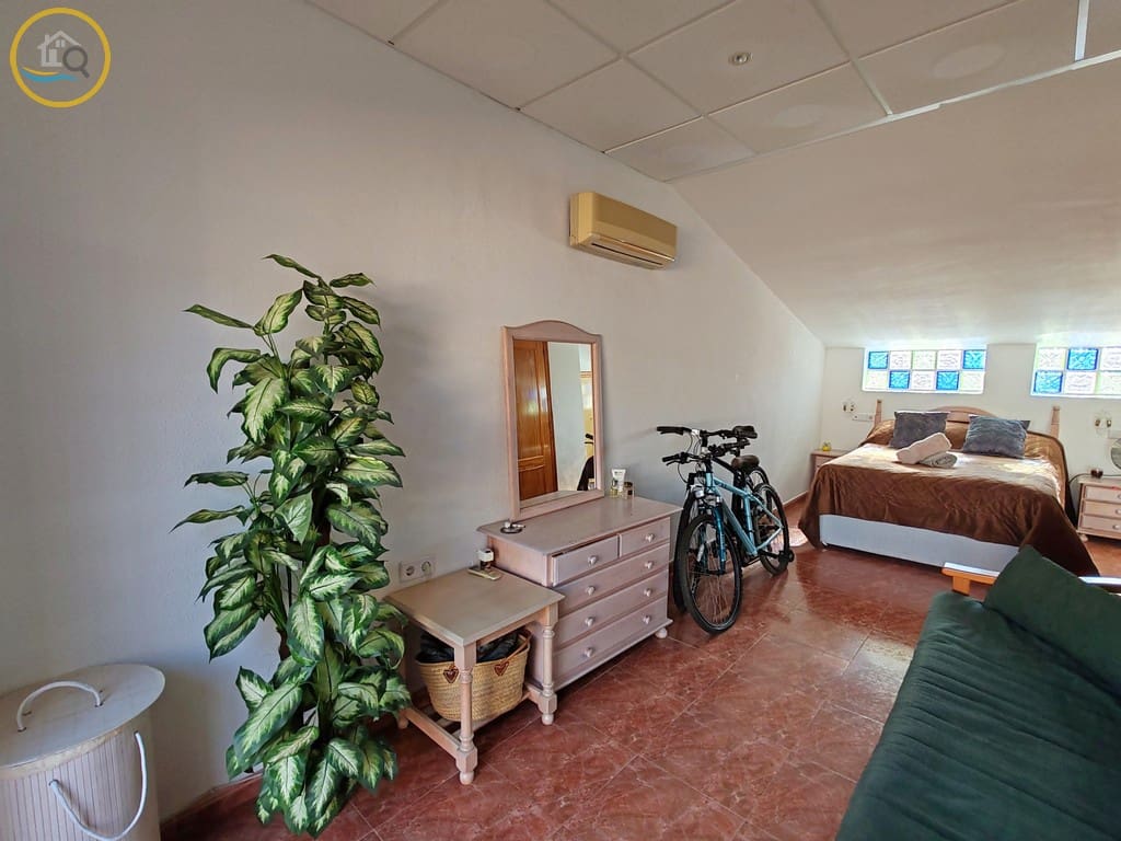 Adosado de 3 habitaciones en Playa Flamenca en venta con piscina - 154.000 € (Ref: 9628353)