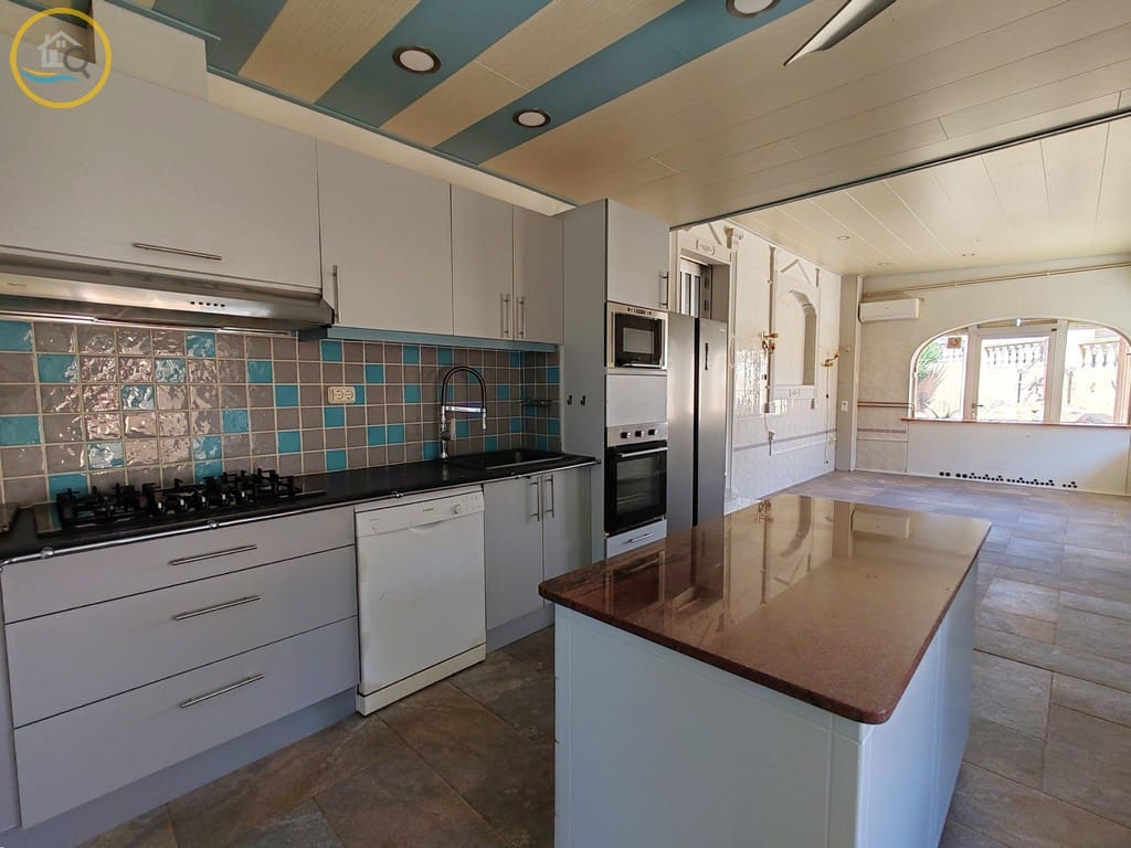 4 slaapkamer Villa te koop in Pinar de Campoverde met zwembad garage - € 389.000 (Ref: 9628362)