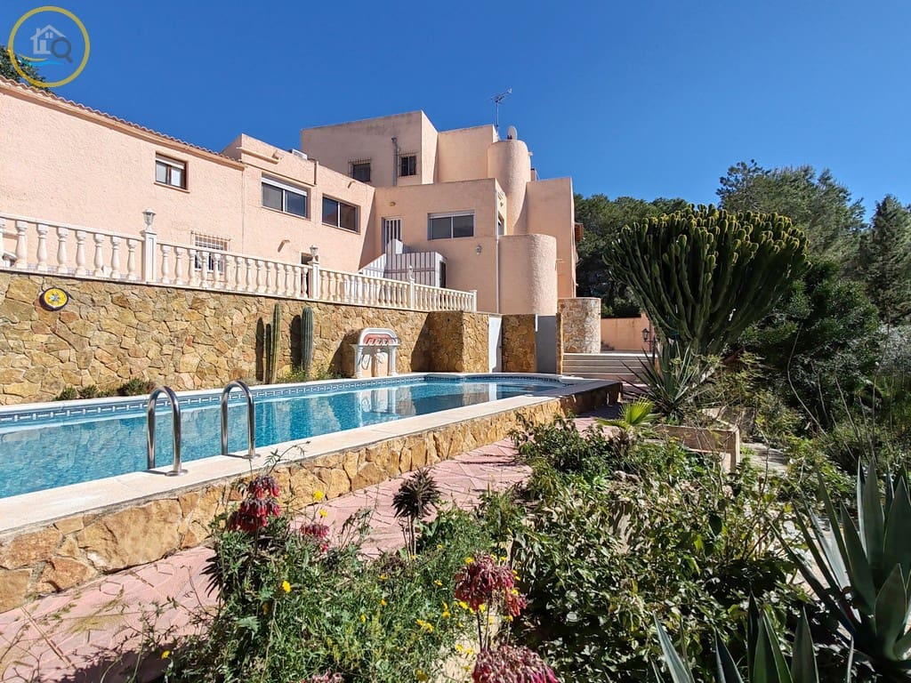 4 slaapkamer Villa te koop in Pinar de Campoverde met zwembad garage - € 389.000 (Ref: 9628362)