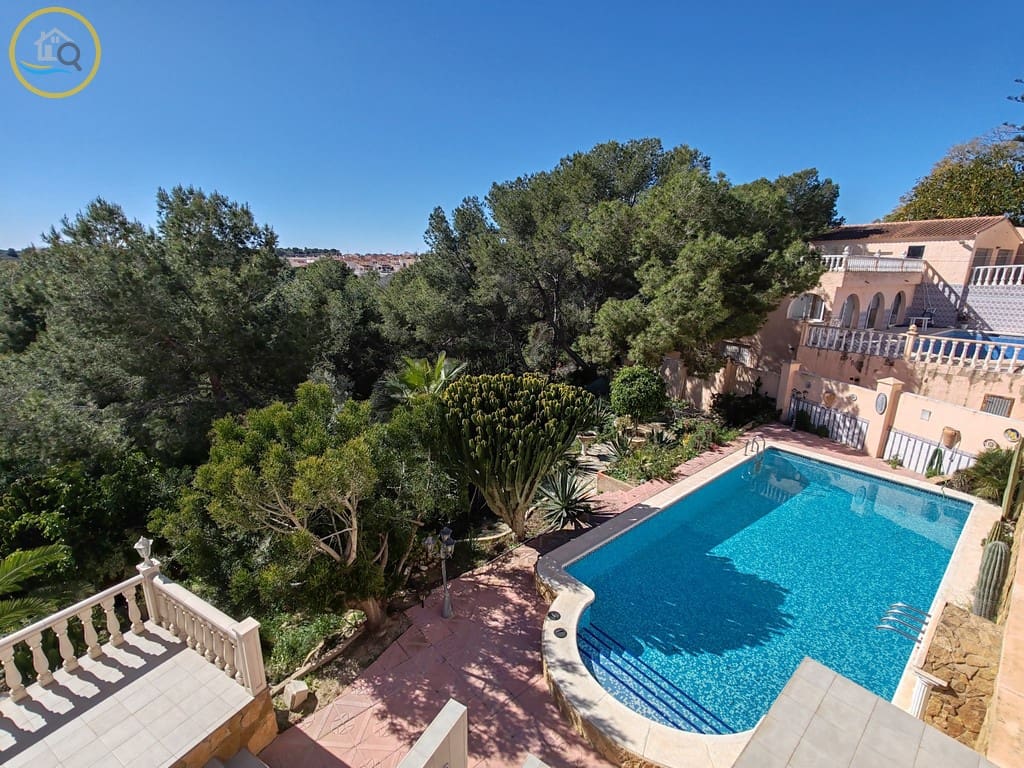 4 slaapkamer Villa te koop in Pinar de Campoverde met zwembad garage - € 389.000 (Ref: 9628362)