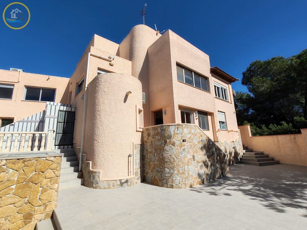 4 slaapkamer Villa te koop in Pinar de Campoverde met zwembad garage - € 389.000 (Ref: 9628362)