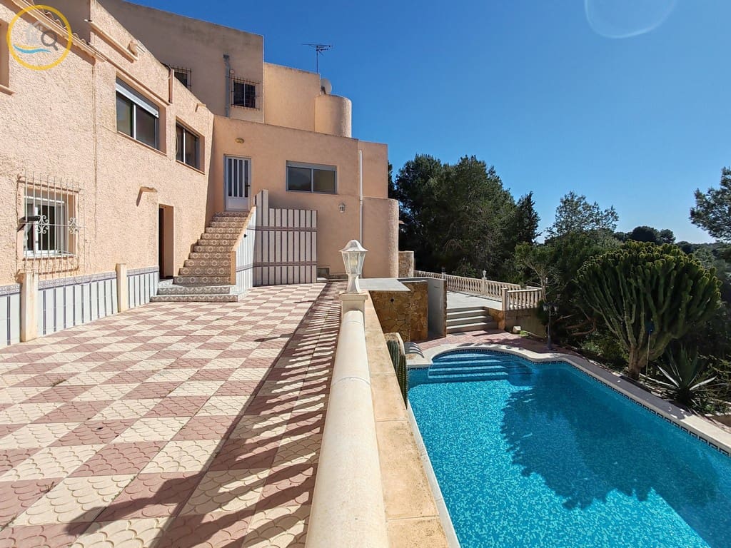 4 slaapkamer Villa te koop in Pinar de Campoverde met zwembad garage - € 389.000 (Ref: 9628362)