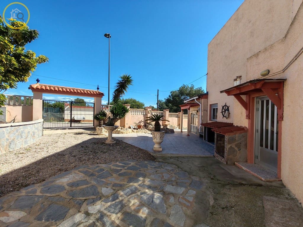 4 slaapkamer Villa te koop in Pinar de Campoverde met zwembad garage - € 389.000 (Ref: 9628362)