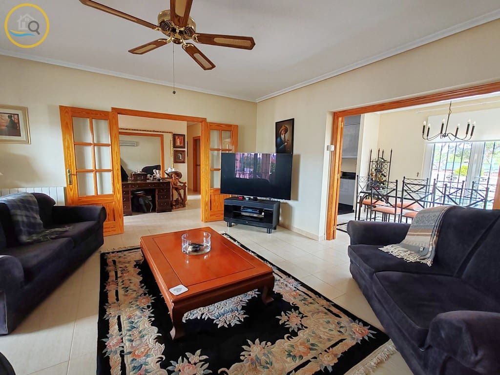 3 sovrum Villa till salu i Pinar de Campoverde med pool - 495 000 € (Ref: 9847581)