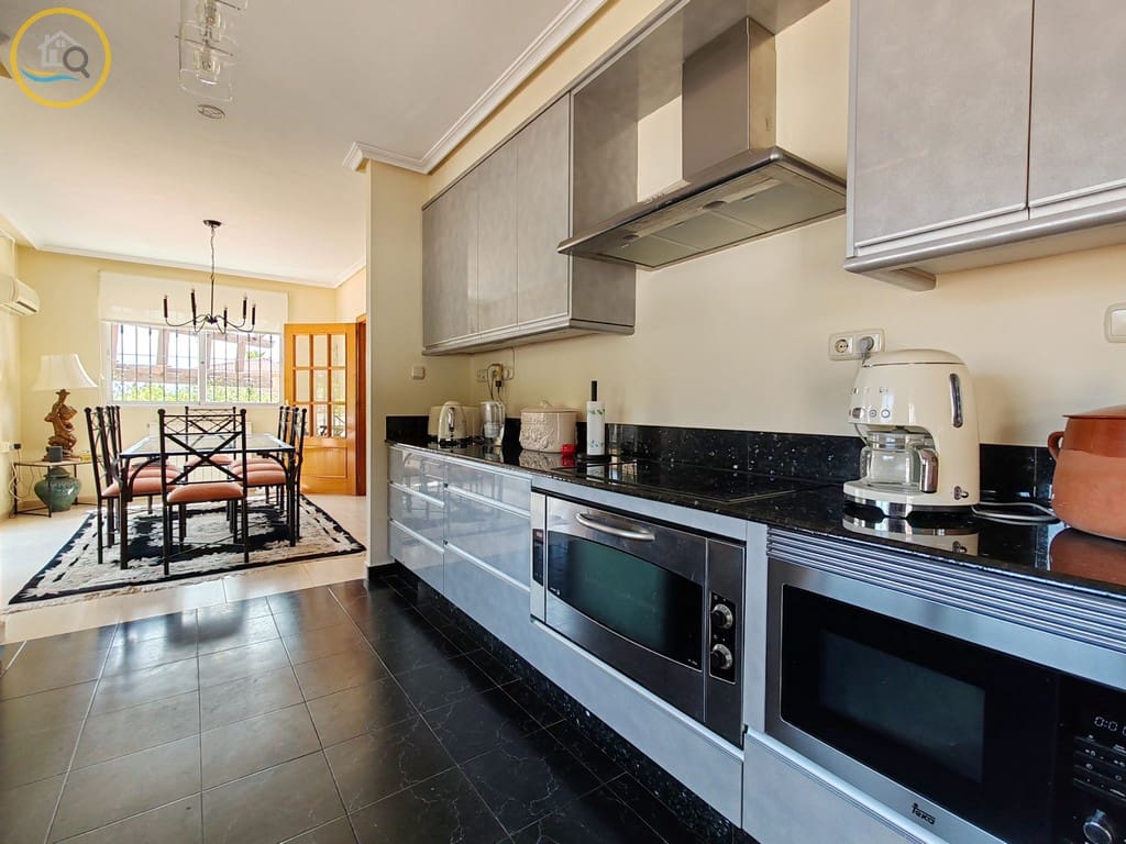 3 sovrum Villa till salu i Pinar de Campoverde med pool - 495 000 € (Ref: 9847581)