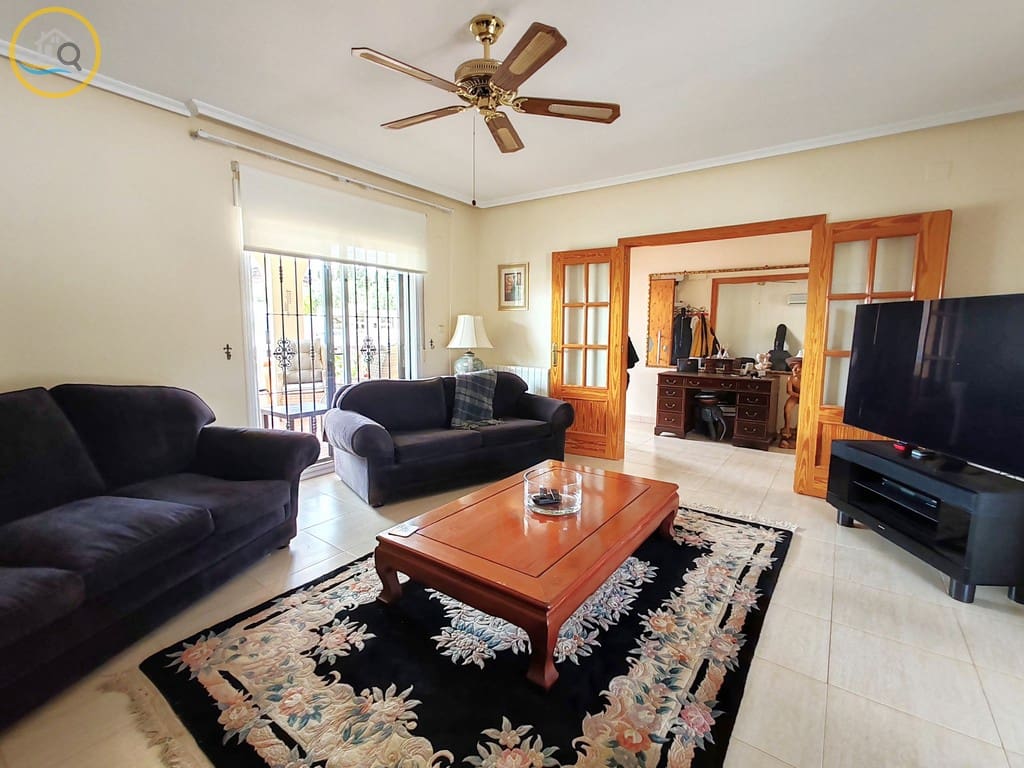 3 sovrum Villa till salu i Pinar de Campoverde med pool - 495 000 € (Ref: 9847581)